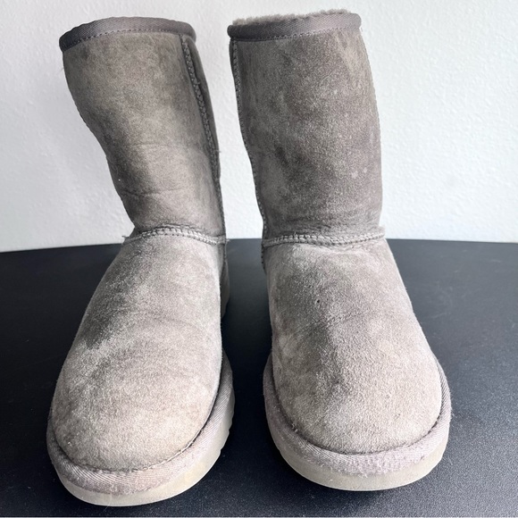 UGG Classic short grey boots sz: 6 - Picture 3 of 10